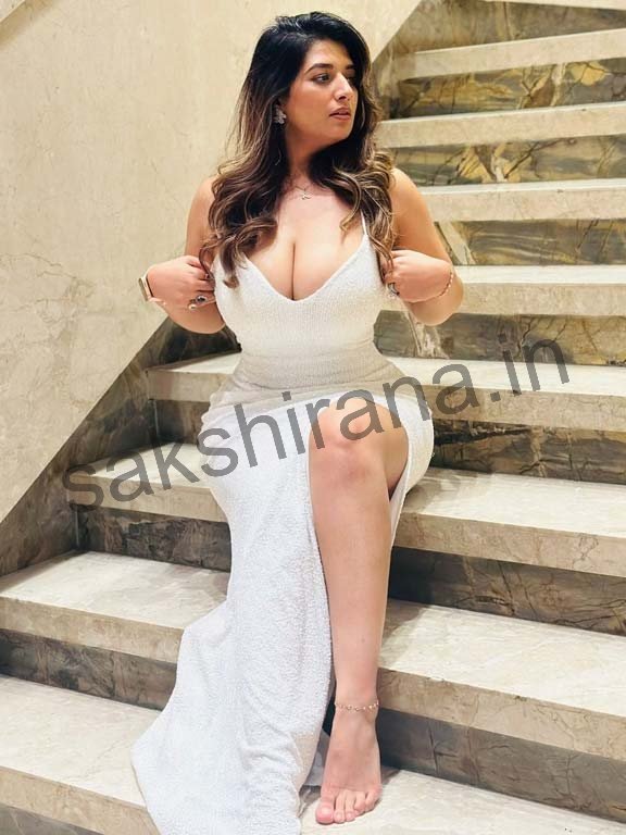 Dwarka aged housewife Call Girl